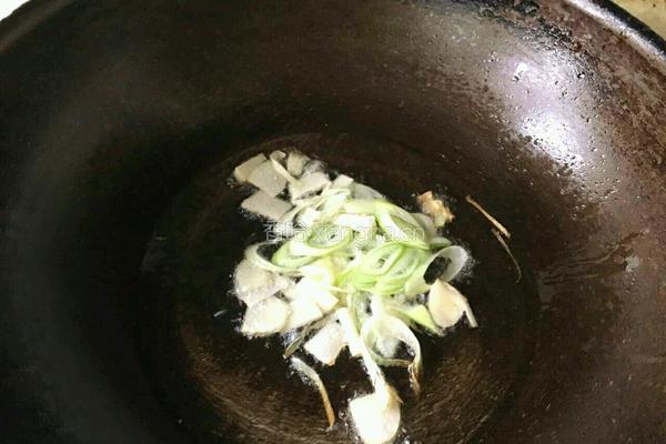 青豆炒虾仁的做法图解7