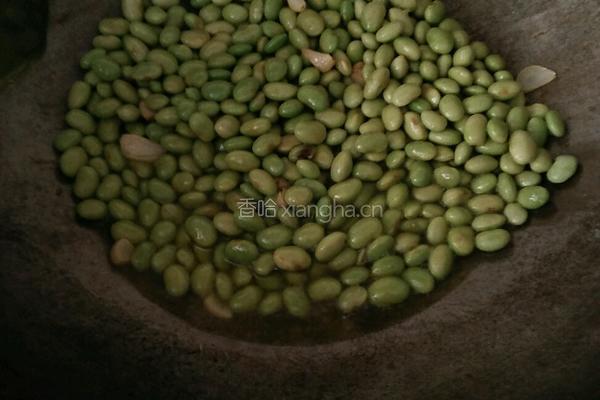辣椒炒毛豆米的做法图解5