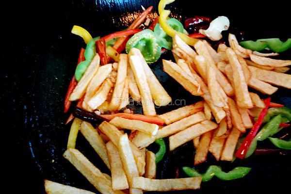彩椒干煸土豆条的做法图解8
