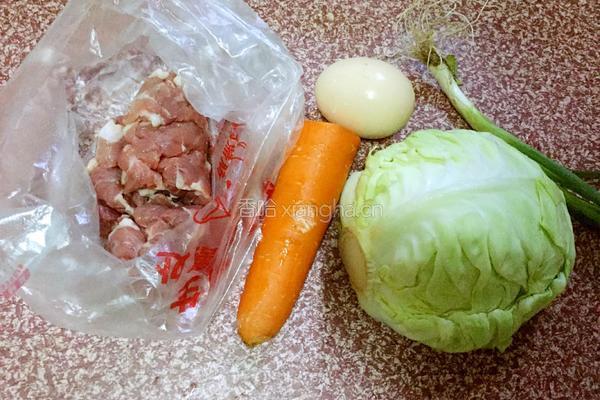 卷心菜炒面线的做法图解1