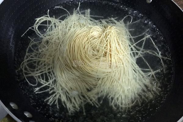 卷心菜炒面线的做法图解4