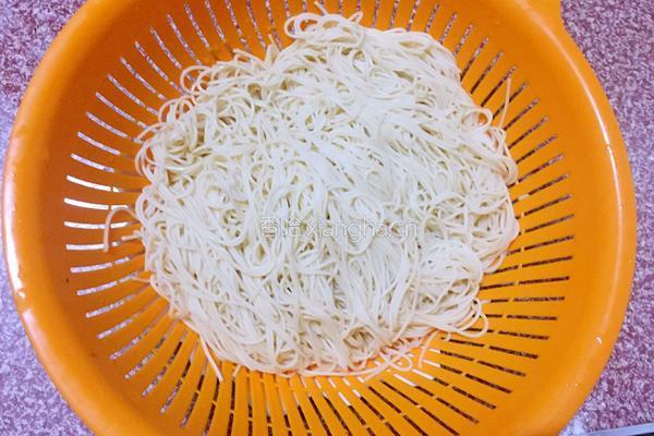 卷心菜炒面线的做法图解5