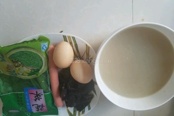 酸辣莼菜汤的做法图解1