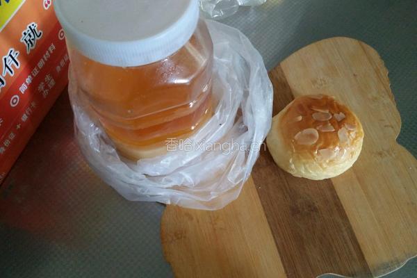 面包夹蜂蜜的做法图解1