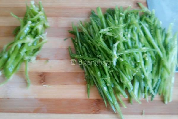 扁豆炒土豆丝的做法图解1