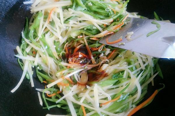 扁豆炒土豆丝的做法图解13
