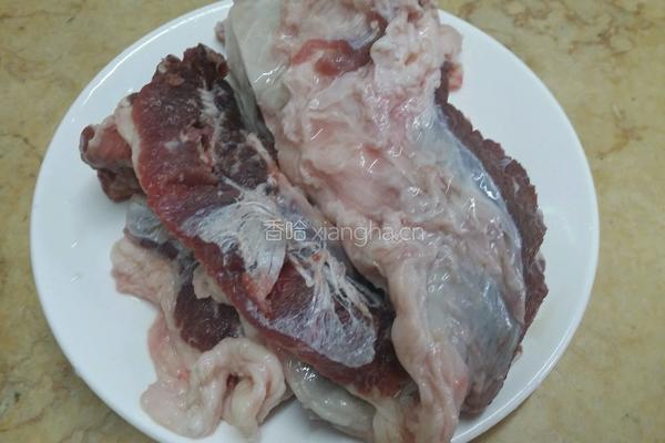 萝卜炖牛腩的做法图解1
