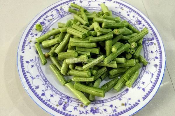 豆钱炒豆角的做法图解1