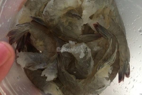 油炸虾的做法图解1