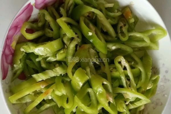 青椒肉片的做法图解1