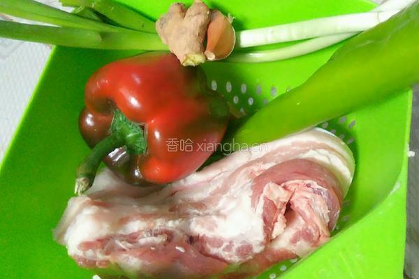 彩椒五花肉的做法图解1
