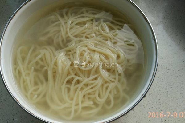 卷心菜炒面的做法图解2