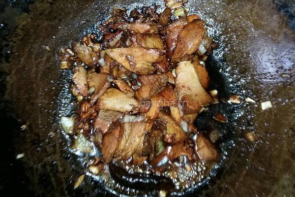 卷心菜腌肉炒饼丝的做法图解3