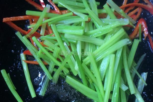 芹菜炒绿豆芽的做法图解7