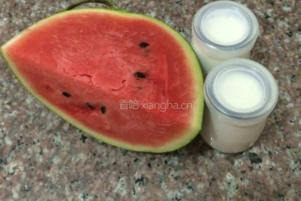 西瓜酸奶雪糕的做法图解1