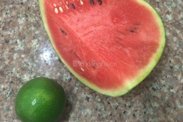 西瓜青柠饮的做法图解1