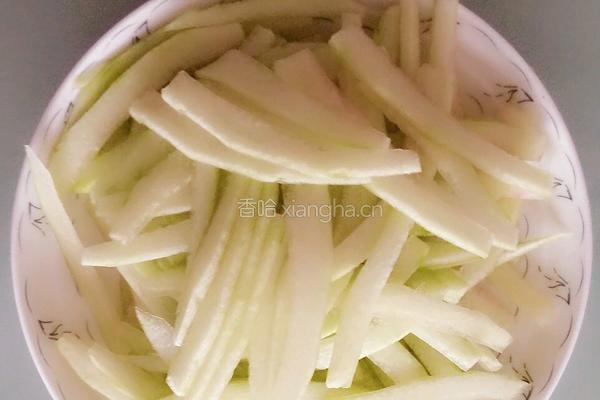 凉拌瓜皮的做法图解2