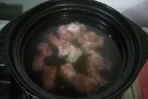 香菇排骨粥的做法图解1