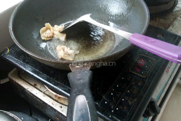 黄闷鸡土豆粉的做法图解3
