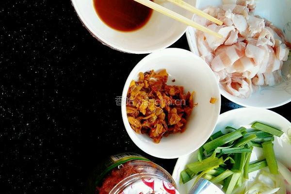 蒜苗回锅肉的做法图解5
