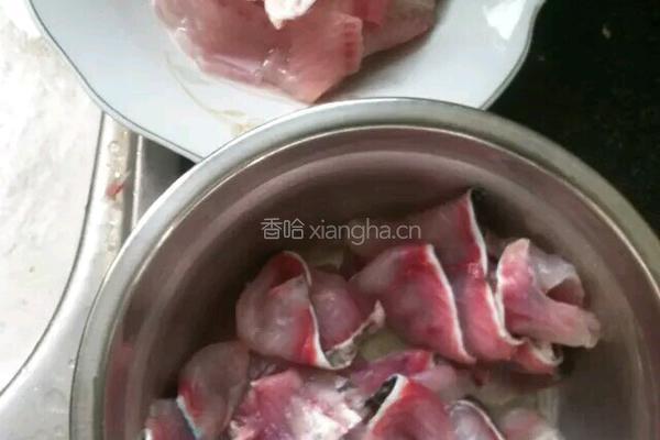 自制酸菜鱼的做法图解1