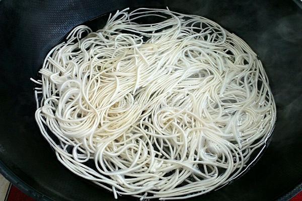 芝香绿豆芽拌面的做法图解3