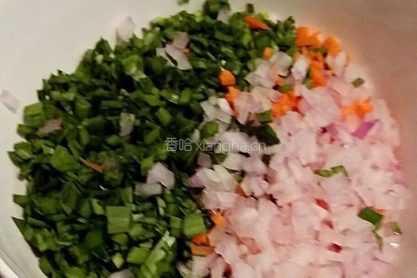 韭菜鸡蛋素饺子的做法图解1