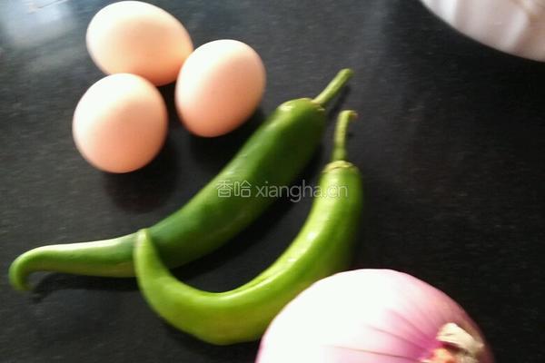 洋葱炒蛋的做法图解1