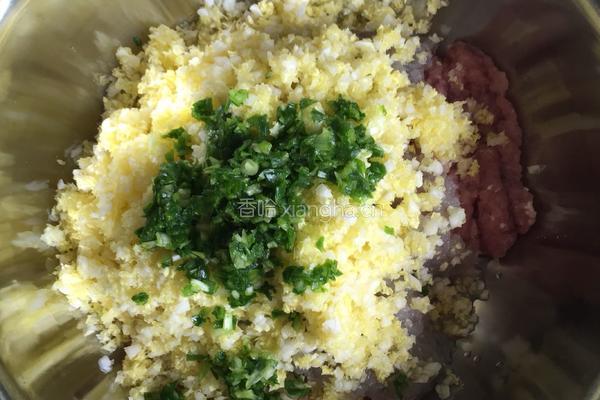 烫面猪肉娃娃菜鲜虾蒸饺的做法图解6