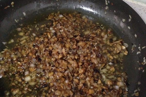 白菜猪肉饺子的做法图解3
