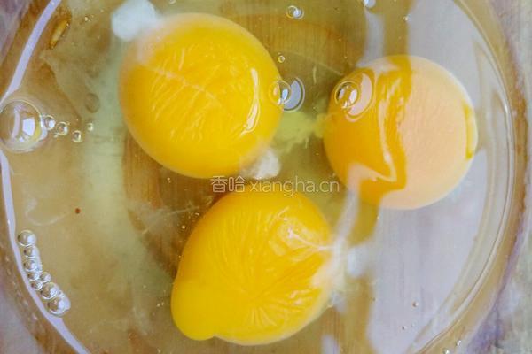 圣女果鸡蛋拌面的做法图解2
