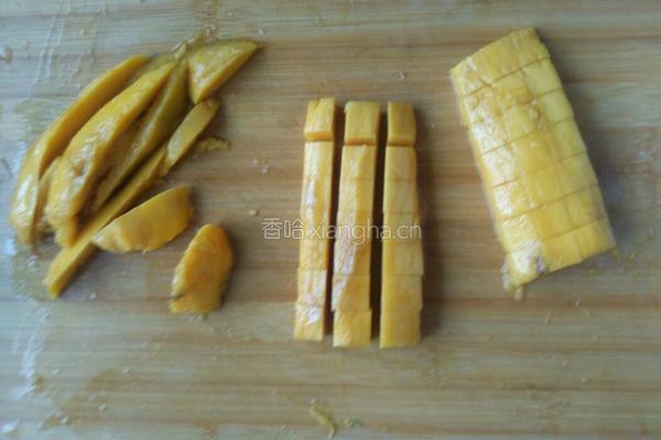 芒果奶昔的做法图解2