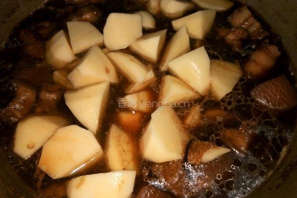 红烧肉炖土豆的做法图解9