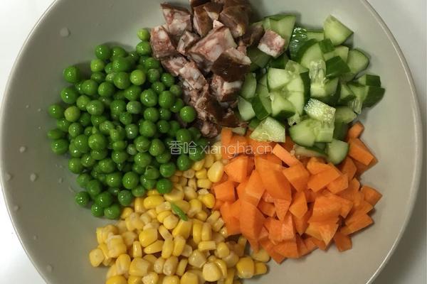 什锦炒饭的做法图解2