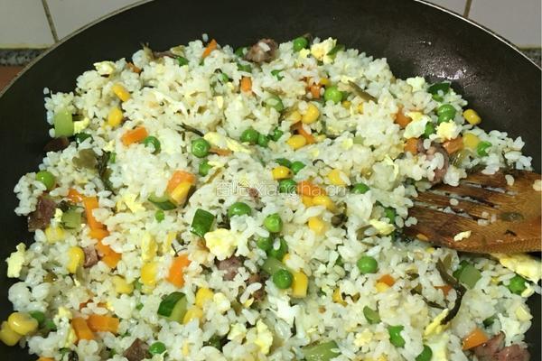 什锦炒饭的做法图解3