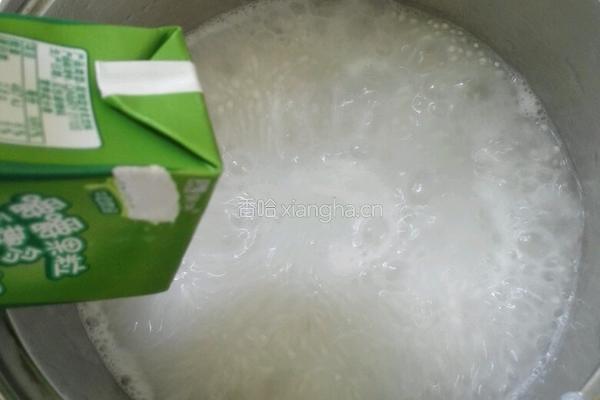 酸奶哈密瓜西米露的做法图解4