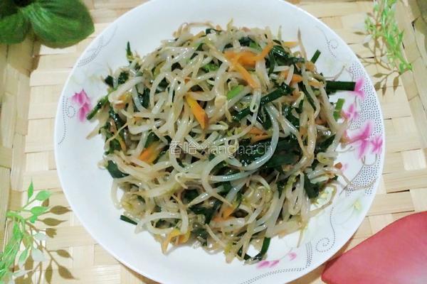 韭菜炒绿豆牙的做法图解4