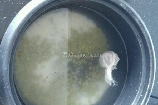 金银花绿豆红糖粥的做法图解5