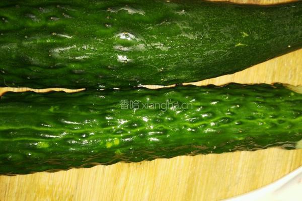 凉拌黄瓜皮蛋的做法图解1