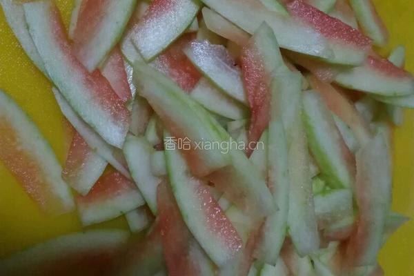 凉拌西瓜皮的做法图解3