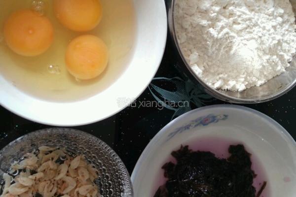 紫菜虾皮鸡蛋饼的做法图解1
