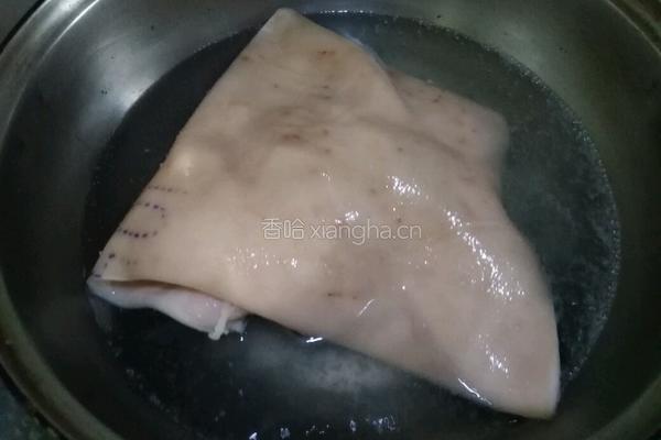 凉拌皮冻的做法图解1