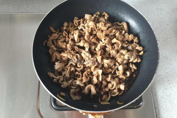 泡菜五花肉滑蛋石锅拌饭的做法图解3