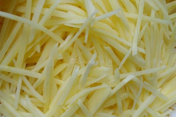 蒜香土豆丝的做法图解1