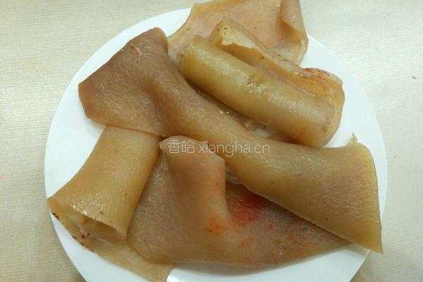 大蒜辣椒蒸猪皮的做法图解3