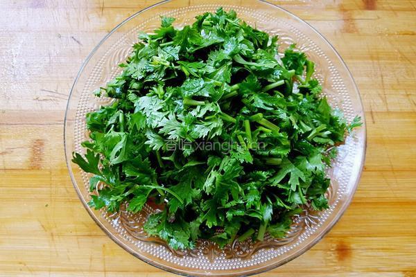 五花肉炒香菜的做法图解2