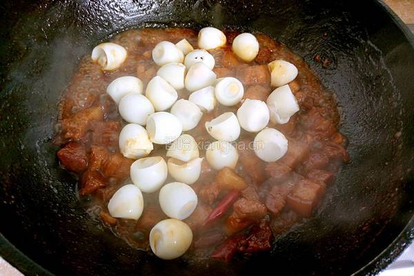 红烧肉鹌鹑蛋的做法图解12
