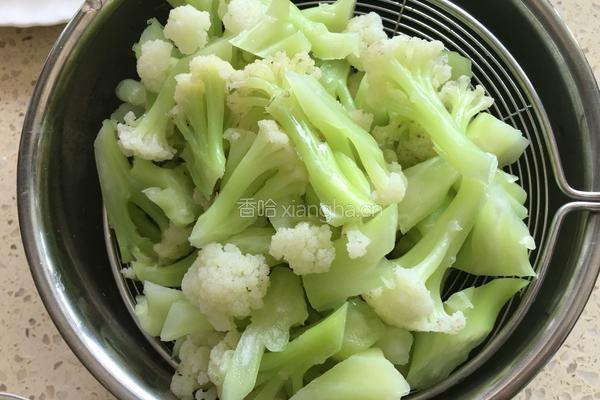 圣女果炒菜花的做法图解2