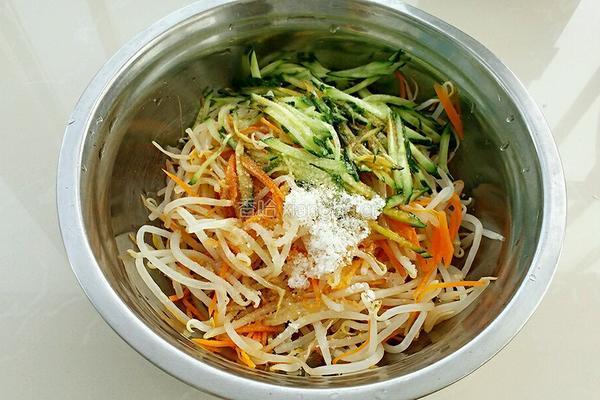 凉拌绿豆芽的做法图解6