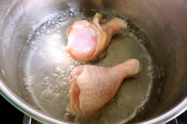 低脂奶油蘑菇酱配鸡腿肉的做法图解9